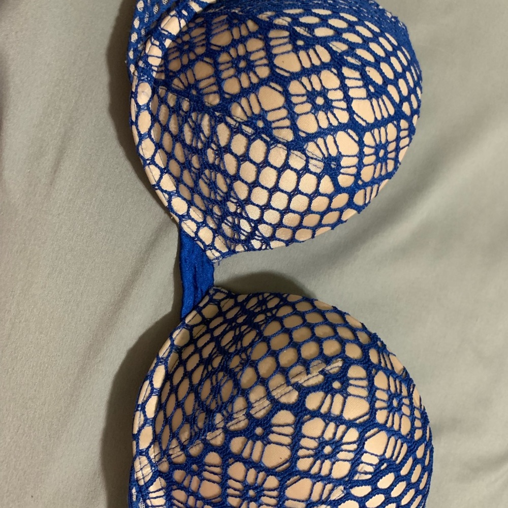 Victoria’s Secret bombshell bra